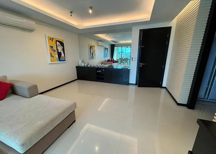 Modern 2-Bedroom Condo In Kamala Near The Beach
